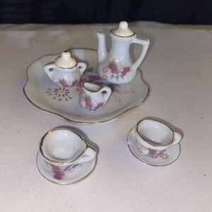 Charming Floral Tea Set - White and Purple